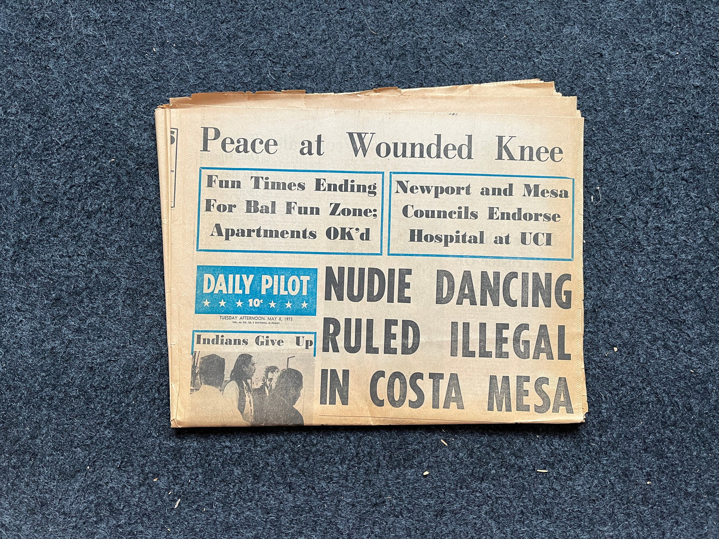 1973 Capture of Wounded Knee, Sioux Indian Tribe South Dakota Artwork, Indian and Wall Decor, Education Gift Newspaper, Native History